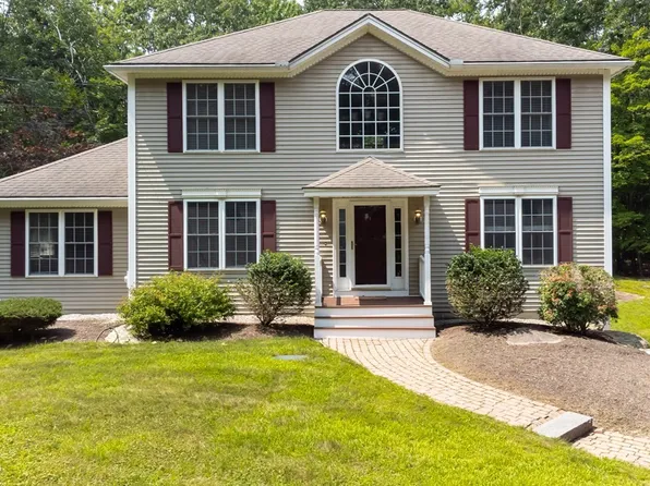 42 Peppermint St, Goffstown, NH 03045