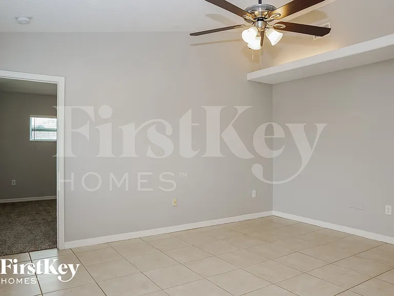 1136 Delmar Ter NE — Photo 2
