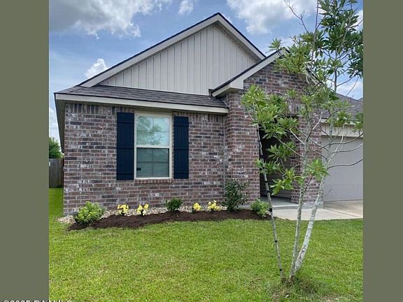 3rd image of 205 Acadian Lake Dr