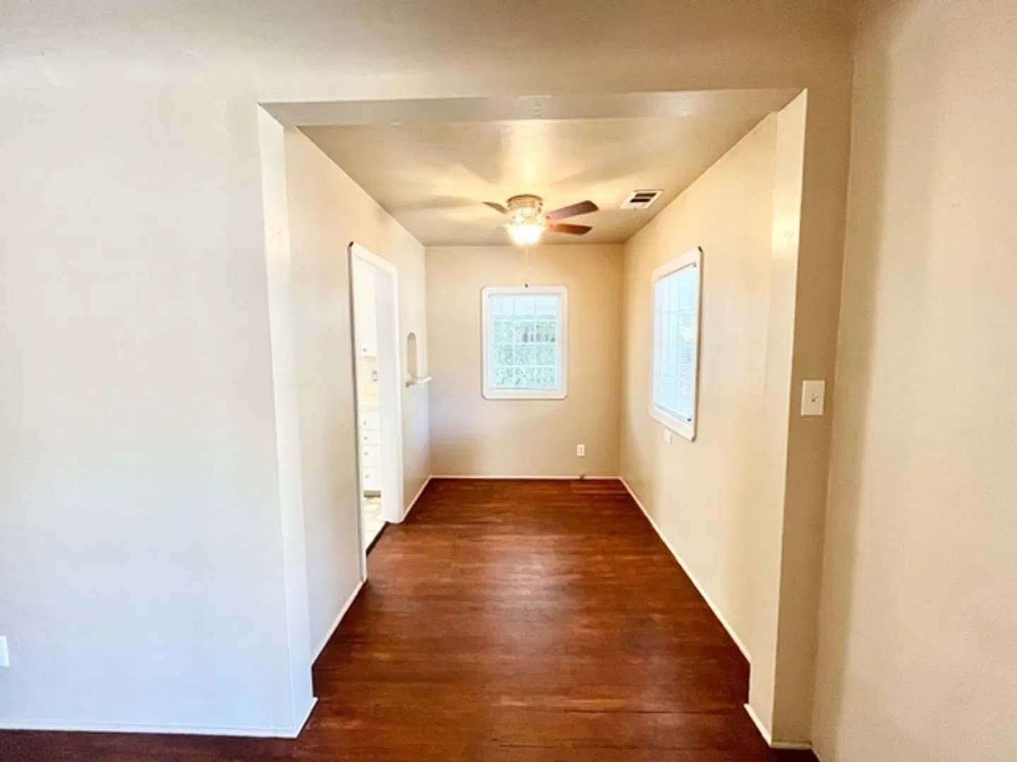 **Reserve For Summer 2027** Charming Home With 5 Bedrooms Close To Chico State — Photo 3