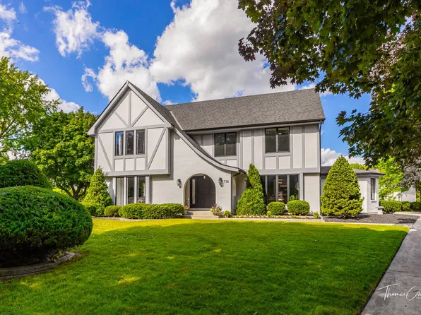 738 S River Rd, Naperville, IL 60540