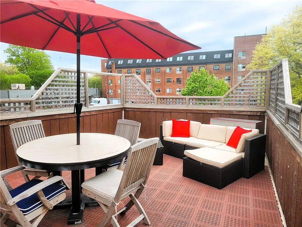 1 bed, 1.0 bath, 600 sqft, $2,500 — Photo 1