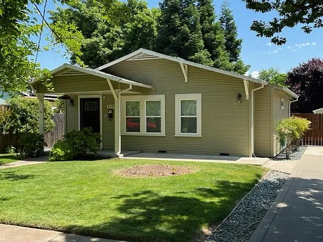 2109 55th St — Photo 2