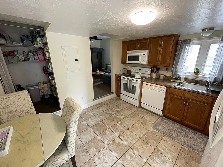 11-13 Porter St #2L — Photo 7