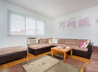 25-24 33rd St #3F, Astoria, NY 11102