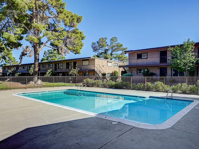 615 S Royal Crest Cir #11 — Photo 4
