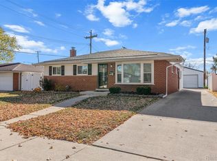 22018 Timberidge St, Saint Clair Shores, MI 48082