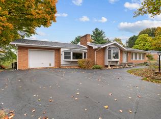 2 Azalea Ct, Hillsdale, MI 49242