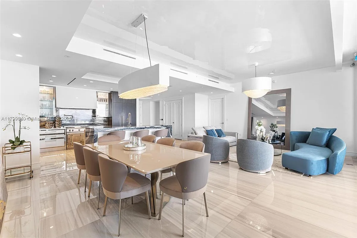Building Photo - 17901 Collins Ave #3806