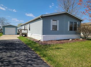 27 Swan Ln, Beecher, IL 60401