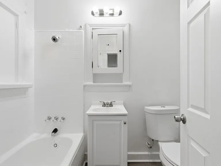 707 W 48th Street — Photo 12