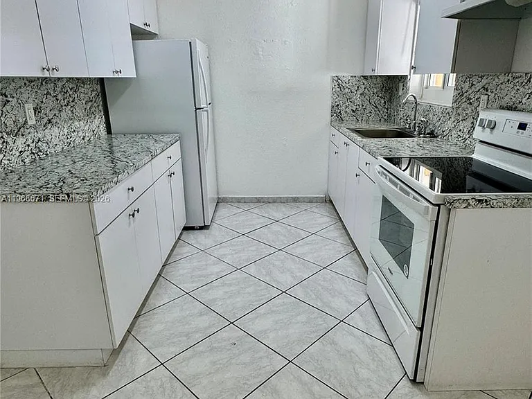 1481 NE 150th St #102 — Photo 7