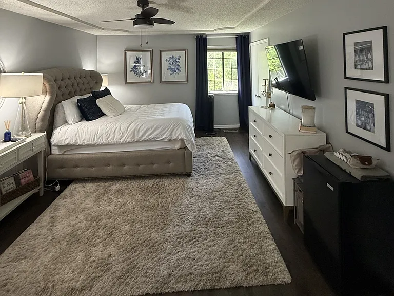 Master Bedroom - Main Floor