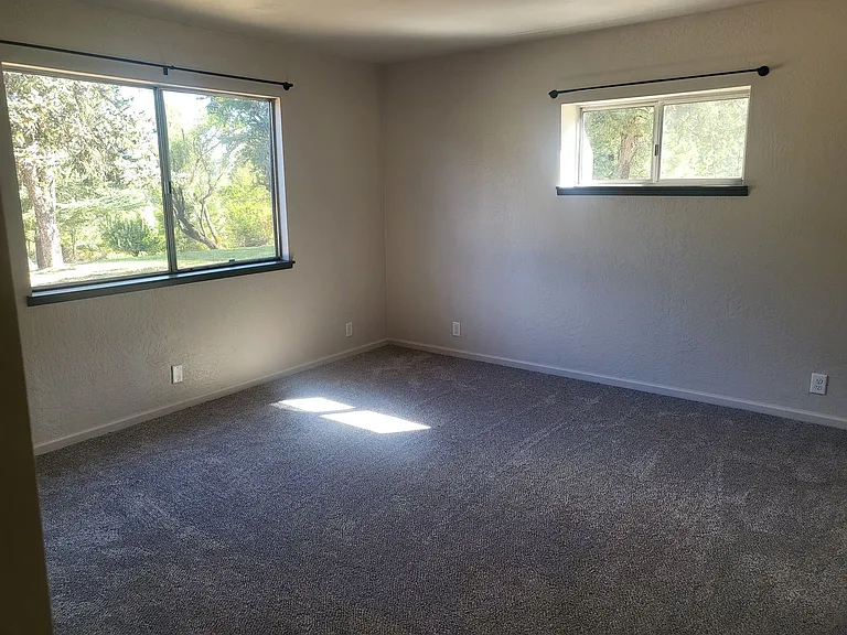 1688 NE Lynda Ln — Photo 34