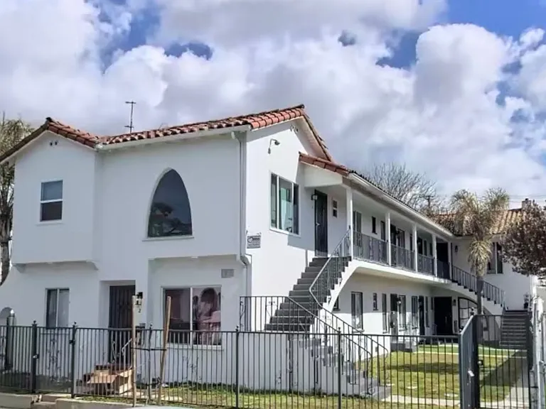 1924 Cedar Ave — Photo 1