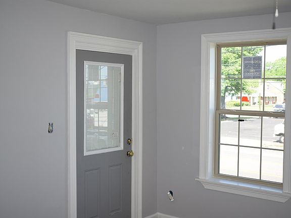 5th image of 738 North Broadway