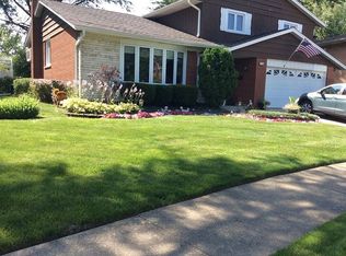 15328 Walnut Rd, Oak Forest, IL 60452