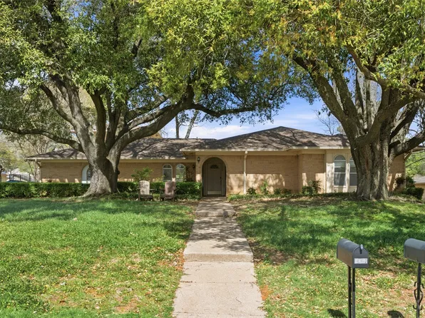 2326 Forest Hills Rd, Grapevine, TX 76051