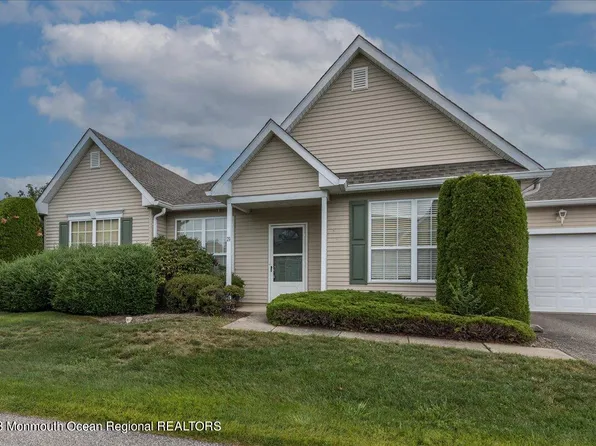 29 Deer Chase Lane, Lakewood, NJ 08701