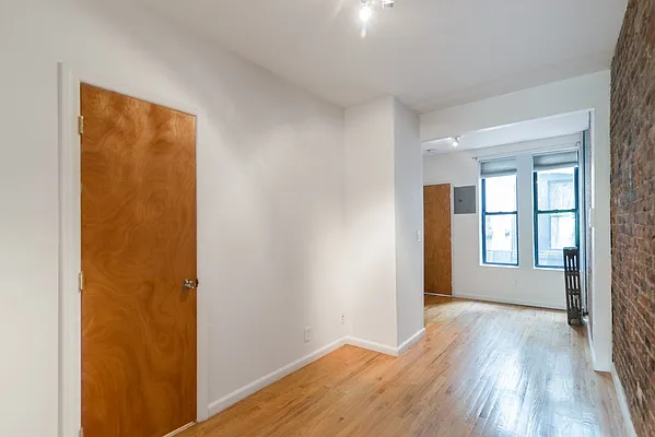 Rented by Bryan L Rozencwaig, LREB | media 10