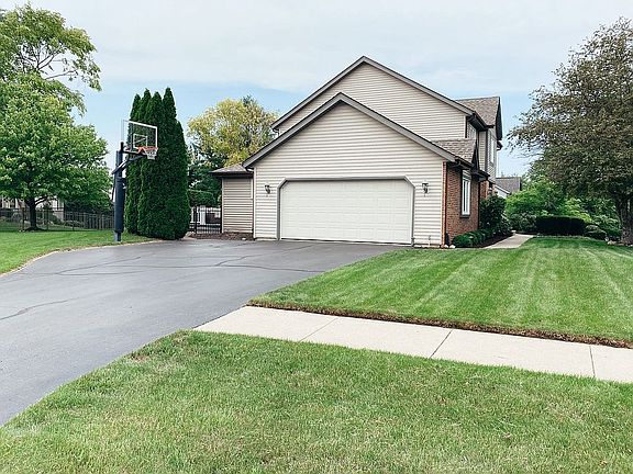 3rd image of 3712 Applewood Ln