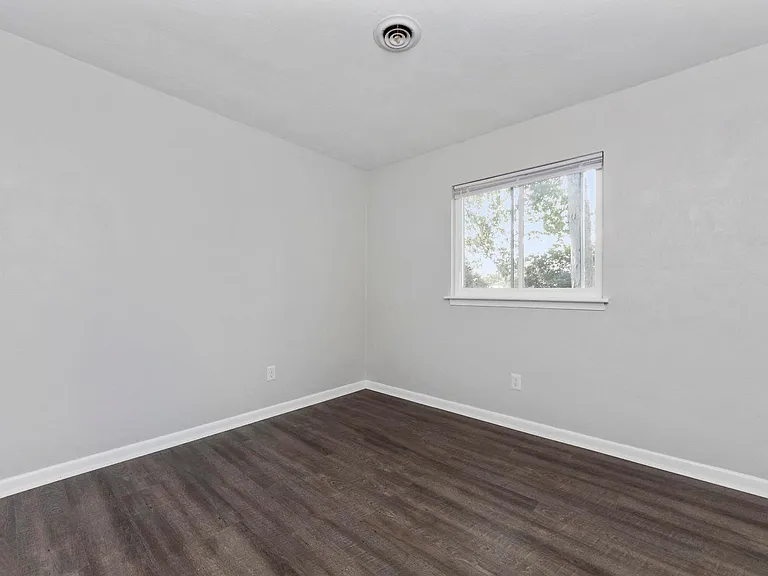 605 Presidential Blvd — Photo 13
