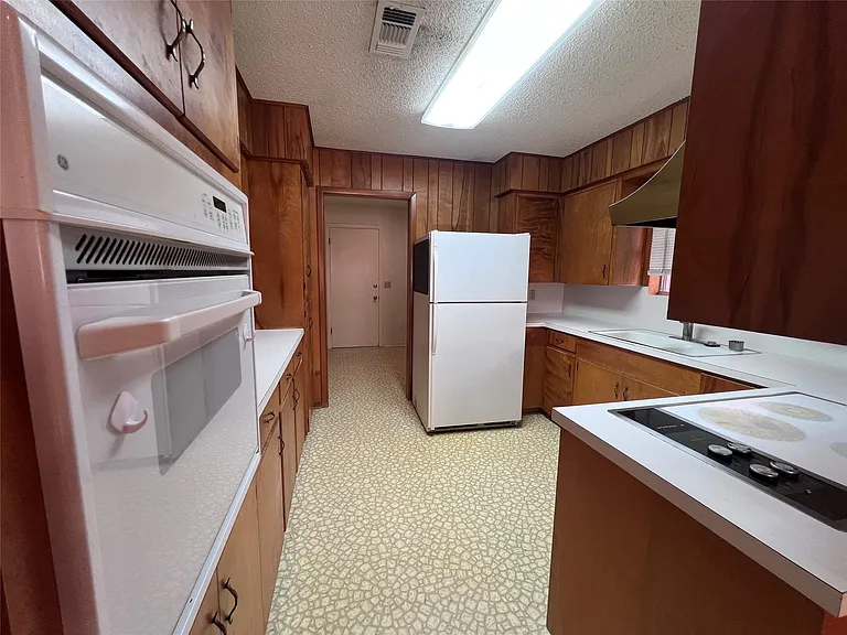 626 N Resident St — Photo 11