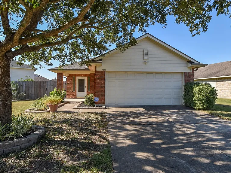 7215 Kransburg Ranch Dr — Photo 1