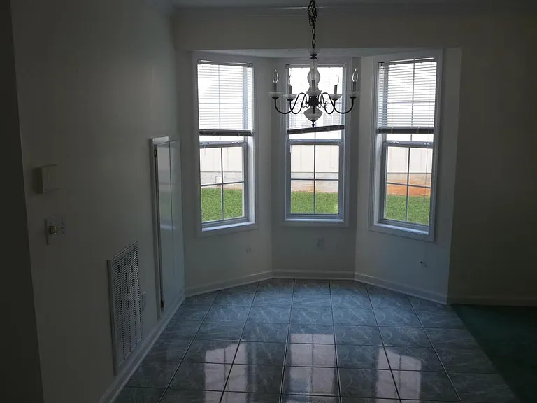 64 Woodfield Pl — Photo 3