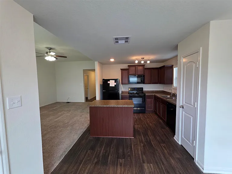 723 Crystal Lakes Dr — Photo 13