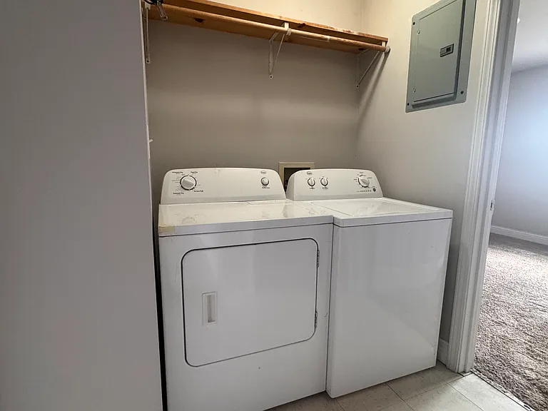 405 S Graham Ave — Photo 6