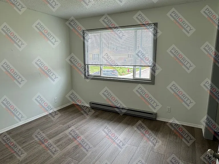 614 Vivian St — Photo 6