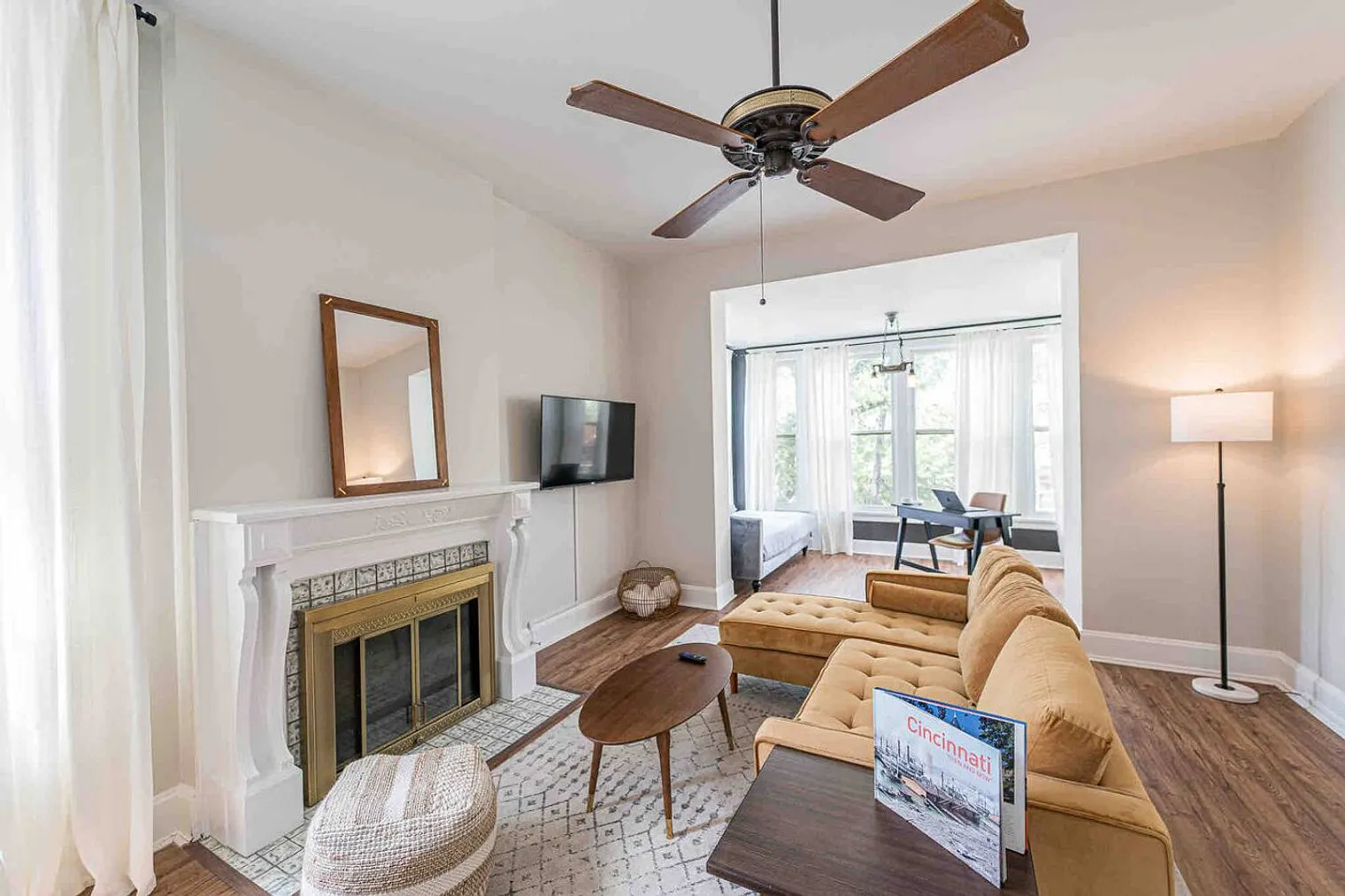 5 bed, 2.0 bath, 2960 sqft, $6,077 — Photo 1