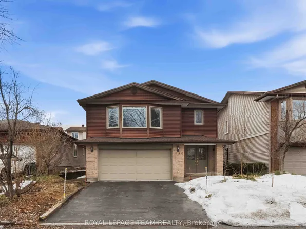 19 Hackett St, Ottawa, ON K1V 0P9