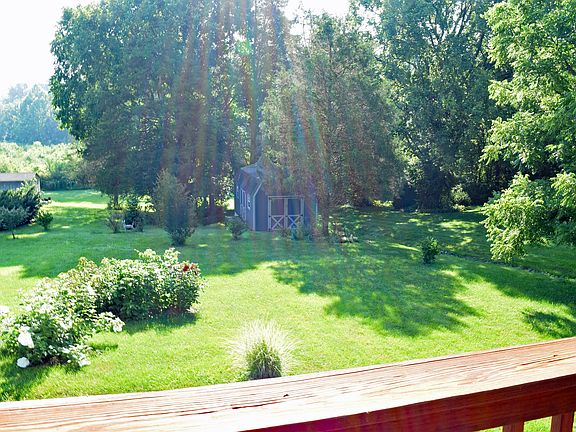 3rd image of 631 Cliffside Dr