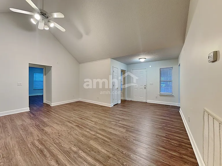 207 Riesling Way — Photo 8