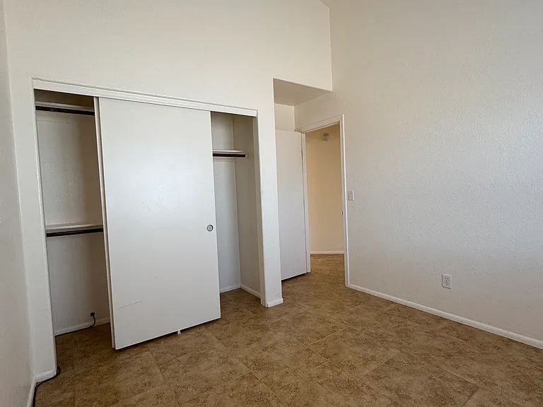 7815 S Wild Primrose Ave — Photo 11