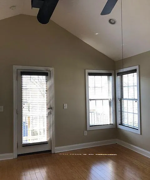 315 Seawell Ave — Photo 12