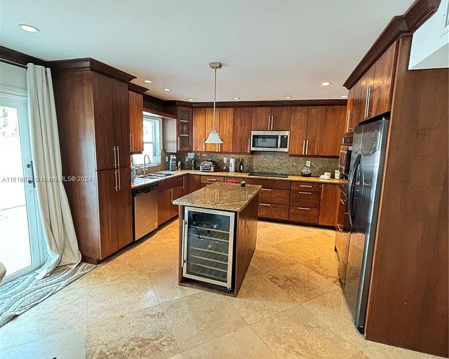 1st image of 3920 Woodside Dr APT 2