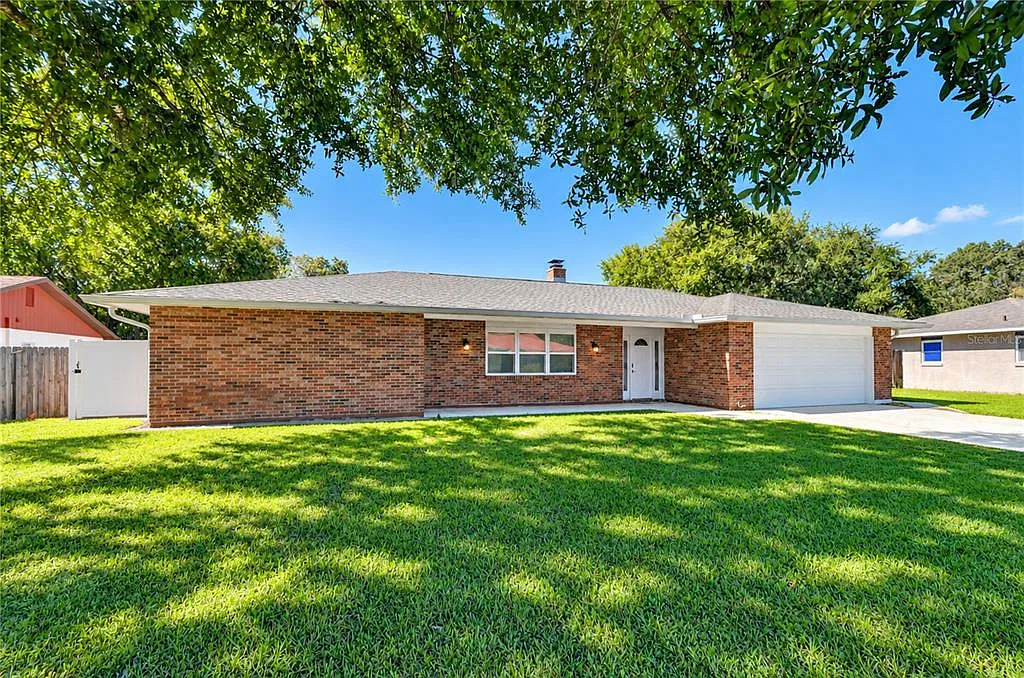 3 bed, 2.0 bath, 2030 sqft, $2,395 — Photo 3