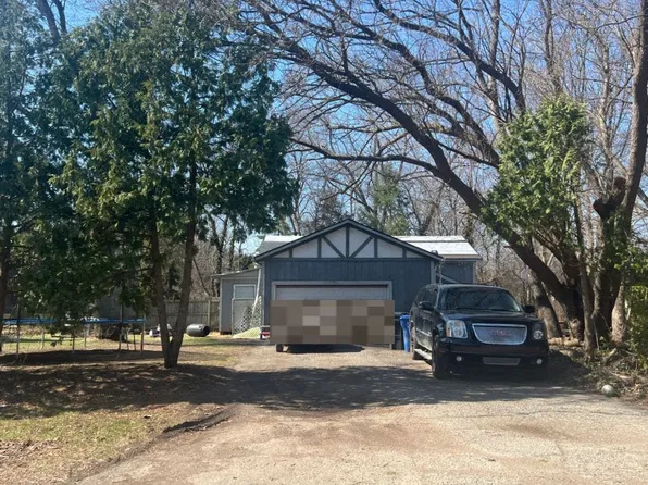 5022 Sage Dr, Brighton, MI 48116