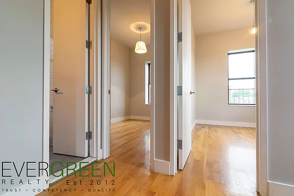 Rented by Evergreen Apartments BK | media 34