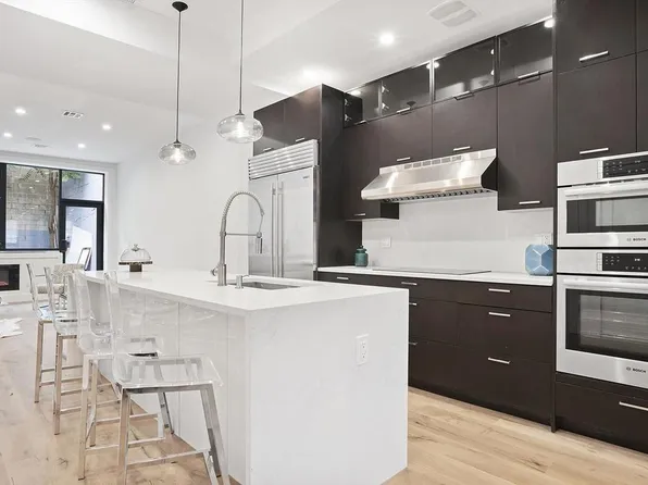 242 Van Brunt St, Brooklyn, NY 11231