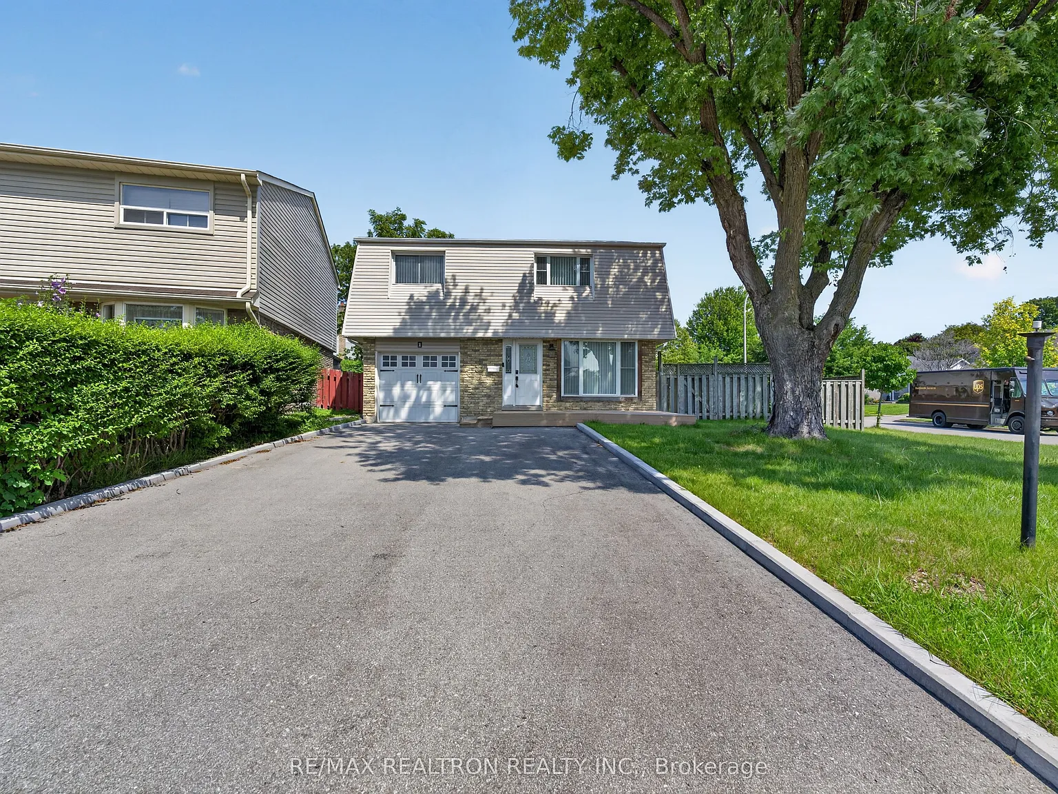 5 bed, $3,300 — Photo 2