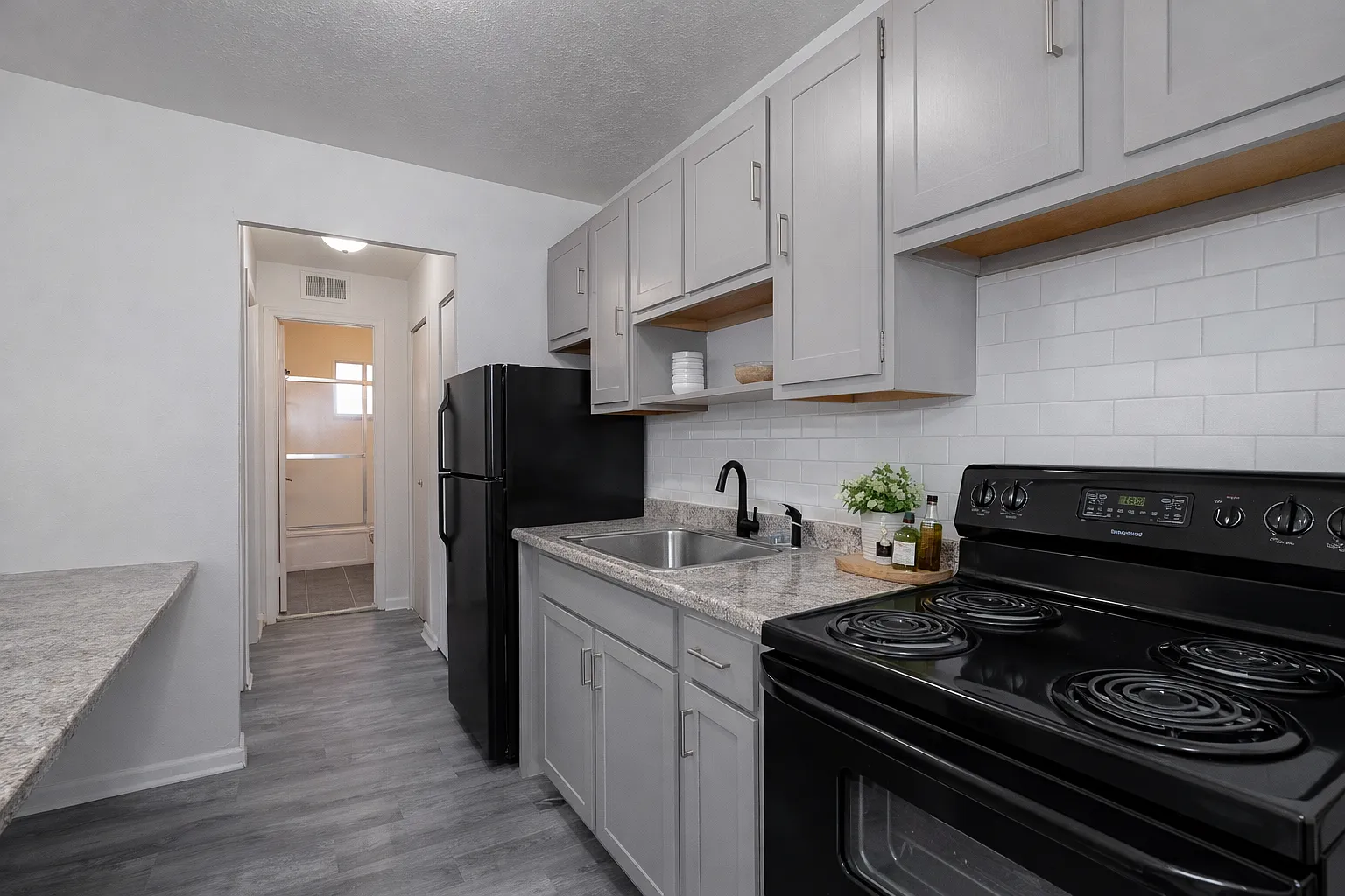 Water's Edge Apartments — Photo 2