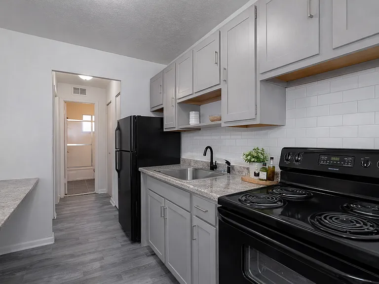 Water's Edge Apartments — Photo 2