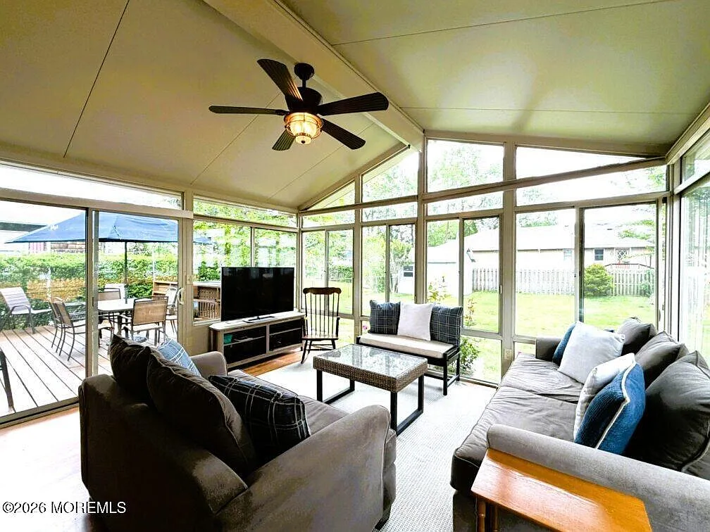 3 bed, 1328 sqft, $11,000 — Photo 4
