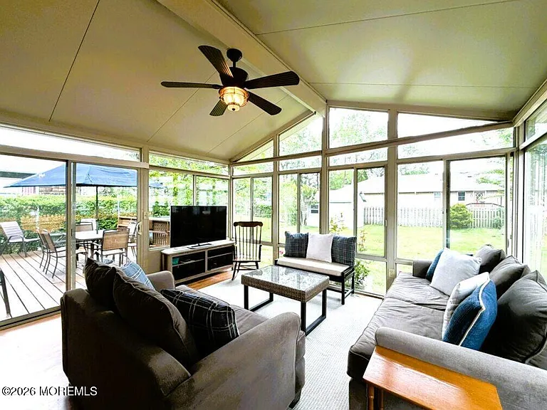 102 Columbia Ave #SUMMER — Photo 4