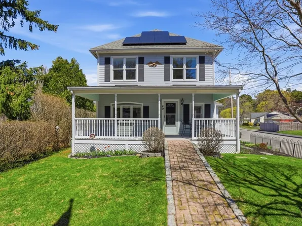 49 Pleasant St, Manchester, MA 01944