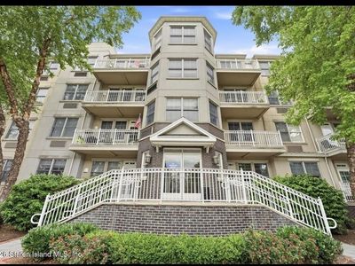 15 Freedom Way, Jersey City, NJ, 07305